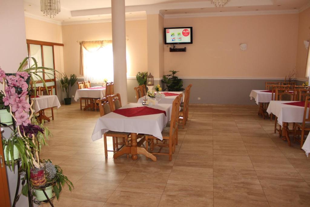 Hotel Czardasz Września エクステリア 写真